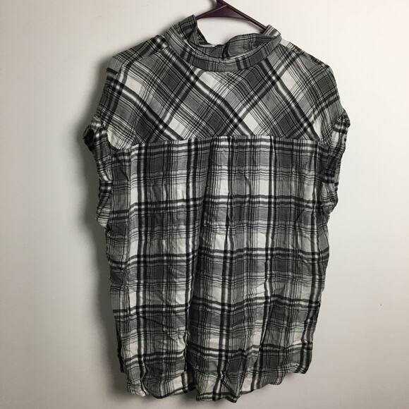 So Sleeveless Button Down Top Gray White Large - Picture 6 of 10